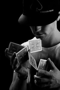 Kinakin Magic card trick