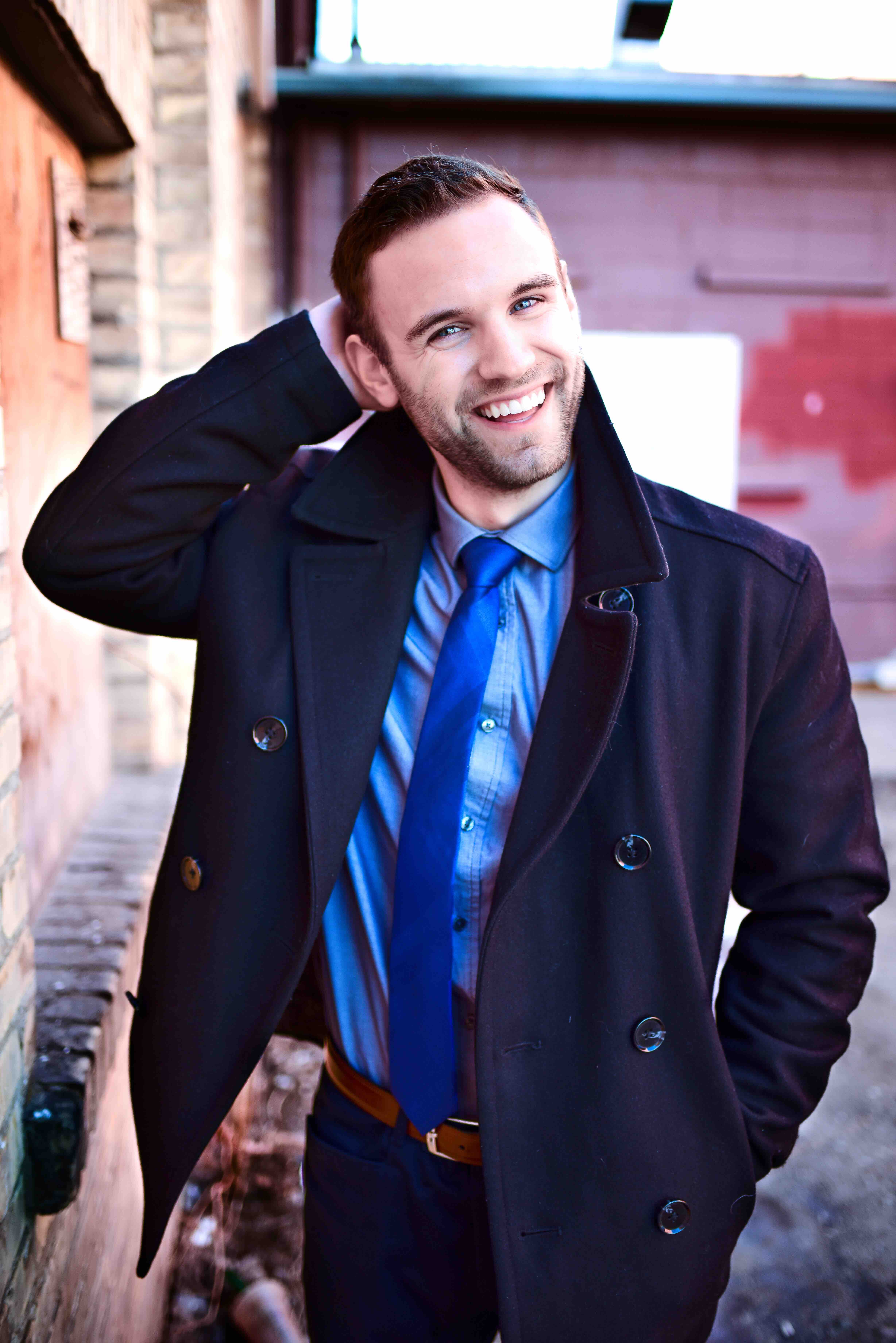 magician-hypnotist-dj-Andrew-Kinakin